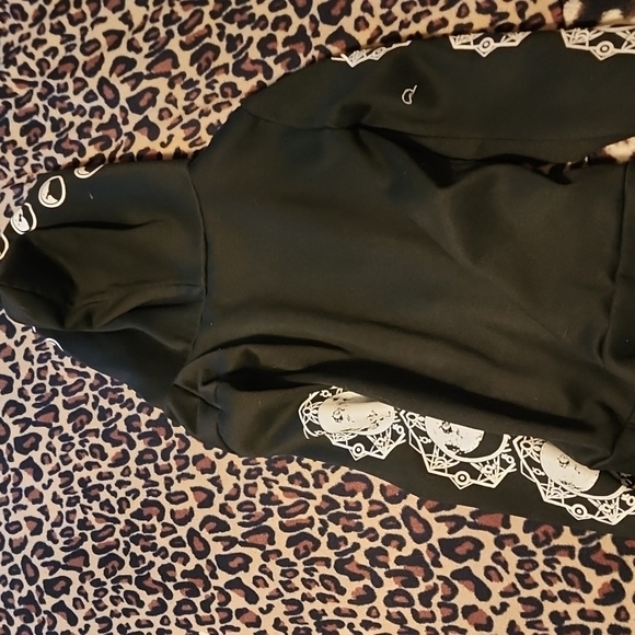 Black and white hoodie - Picture 3 of 3